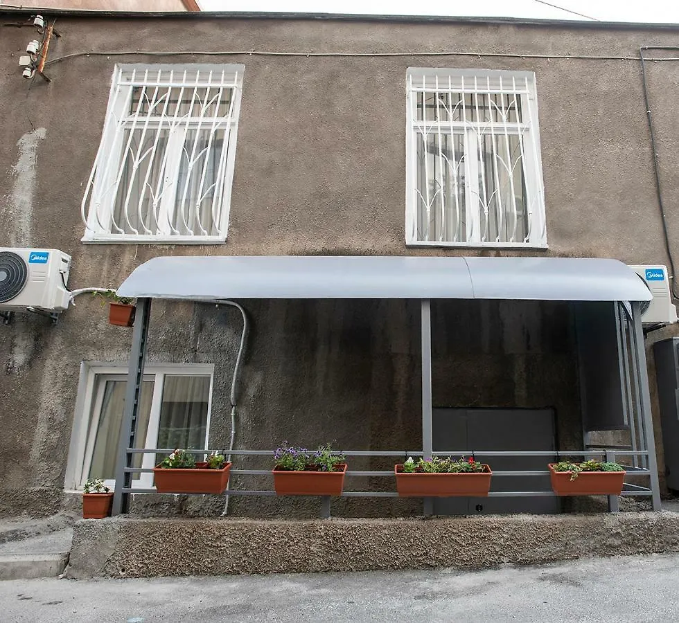 Dada - Cozy Apartment In The Center Of Tbilisi 0*,